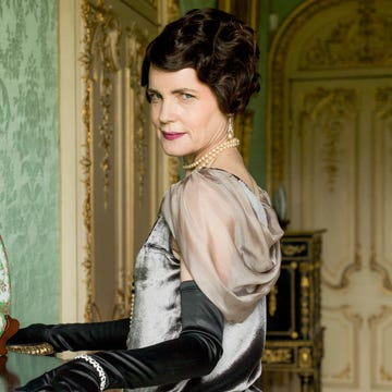 downton elizabeth mcgovern grey hair